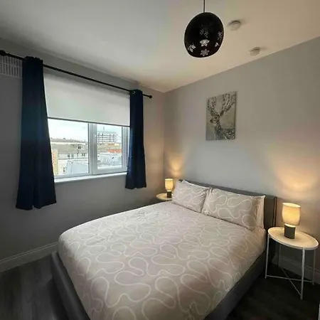Apartment Central 1 Bedroom *